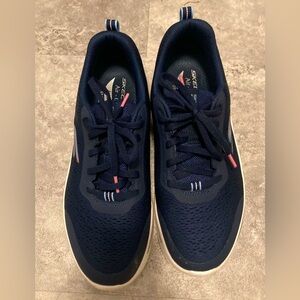 Sketchers sneakers. Women’s 8.5 WIDE WIDTH. In excellent worn condition.